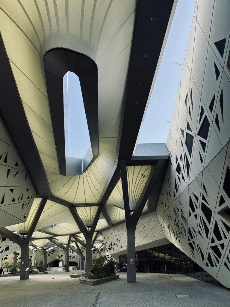 Explore a modern architectural space showcasing sleek geometric designs and dynamic forms, ideal for creative backgrounds.